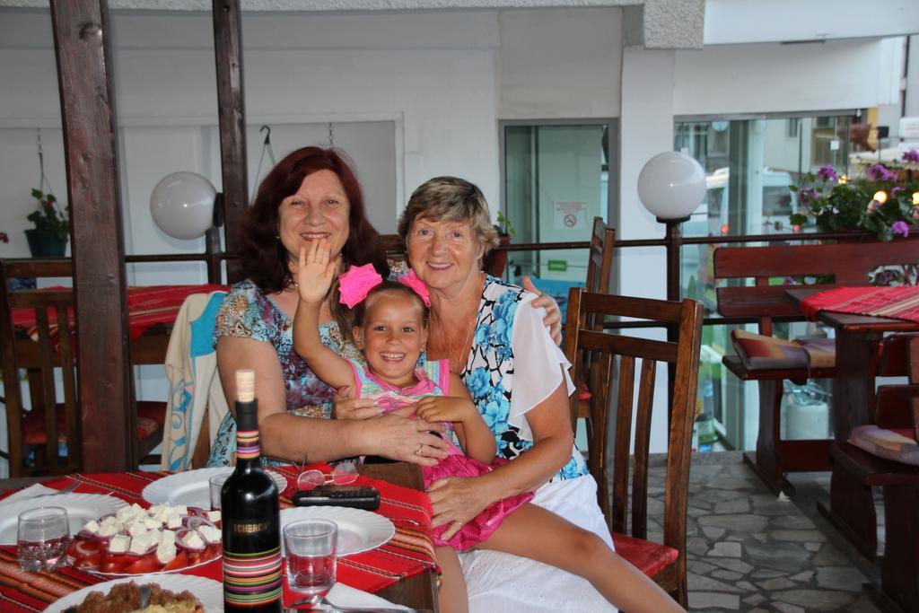 Family Hotel Verona سوزوبول الغرفة الصورة