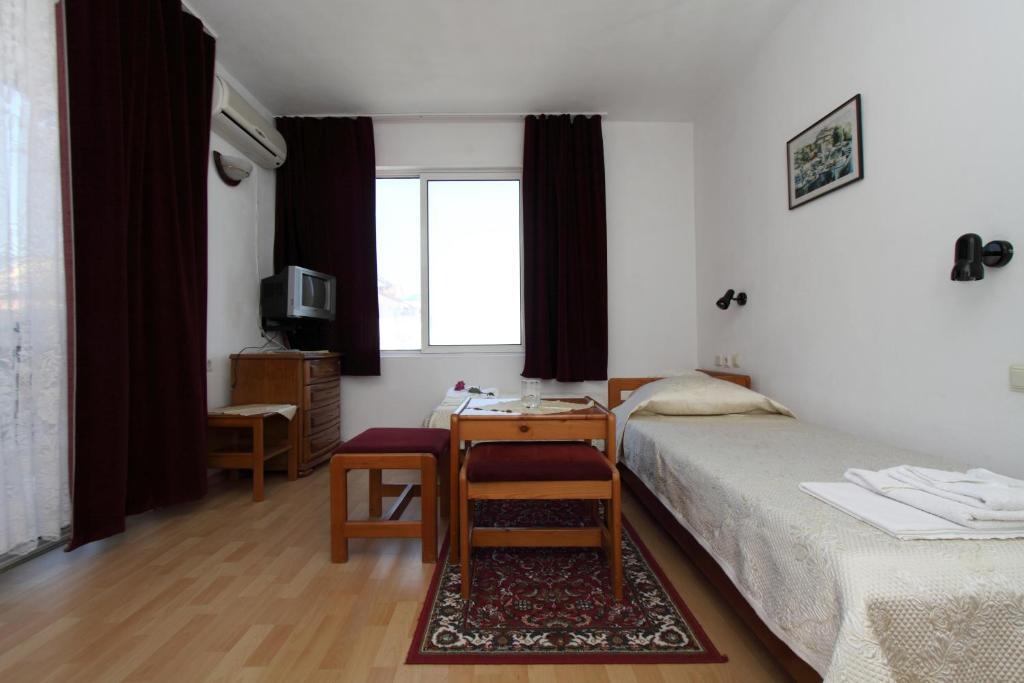 Family Hotel Verona سوزوبول الغرفة الصورة