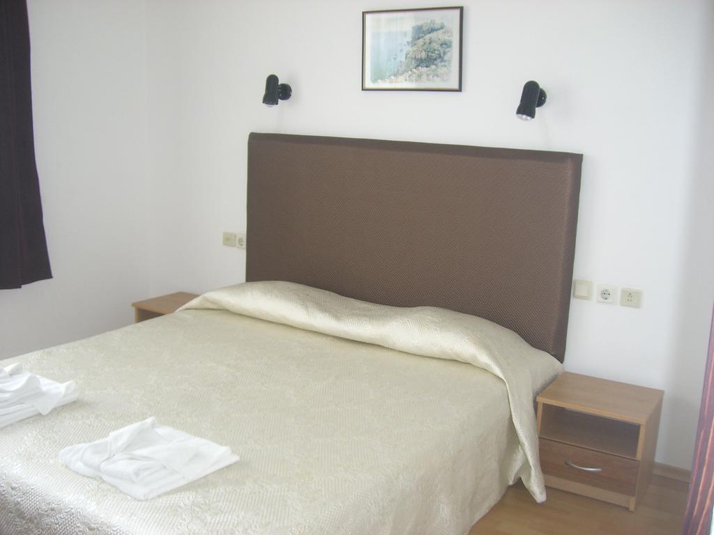 Family Hotel Verona سوزوبول الغرفة الصورة